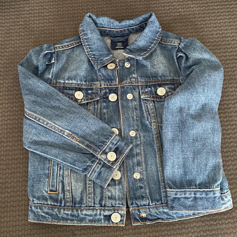Never worn before spring denim jacket by the GAP!
